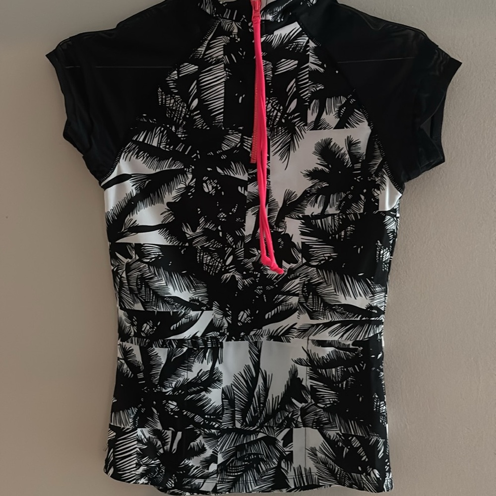 Fabletics Rash Guard Sz Small EUC - Picture 9 of 9